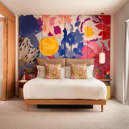 The Botree - Preferred Hotels And Resorts Londra Exterior foto A bedroom at the London Edition
