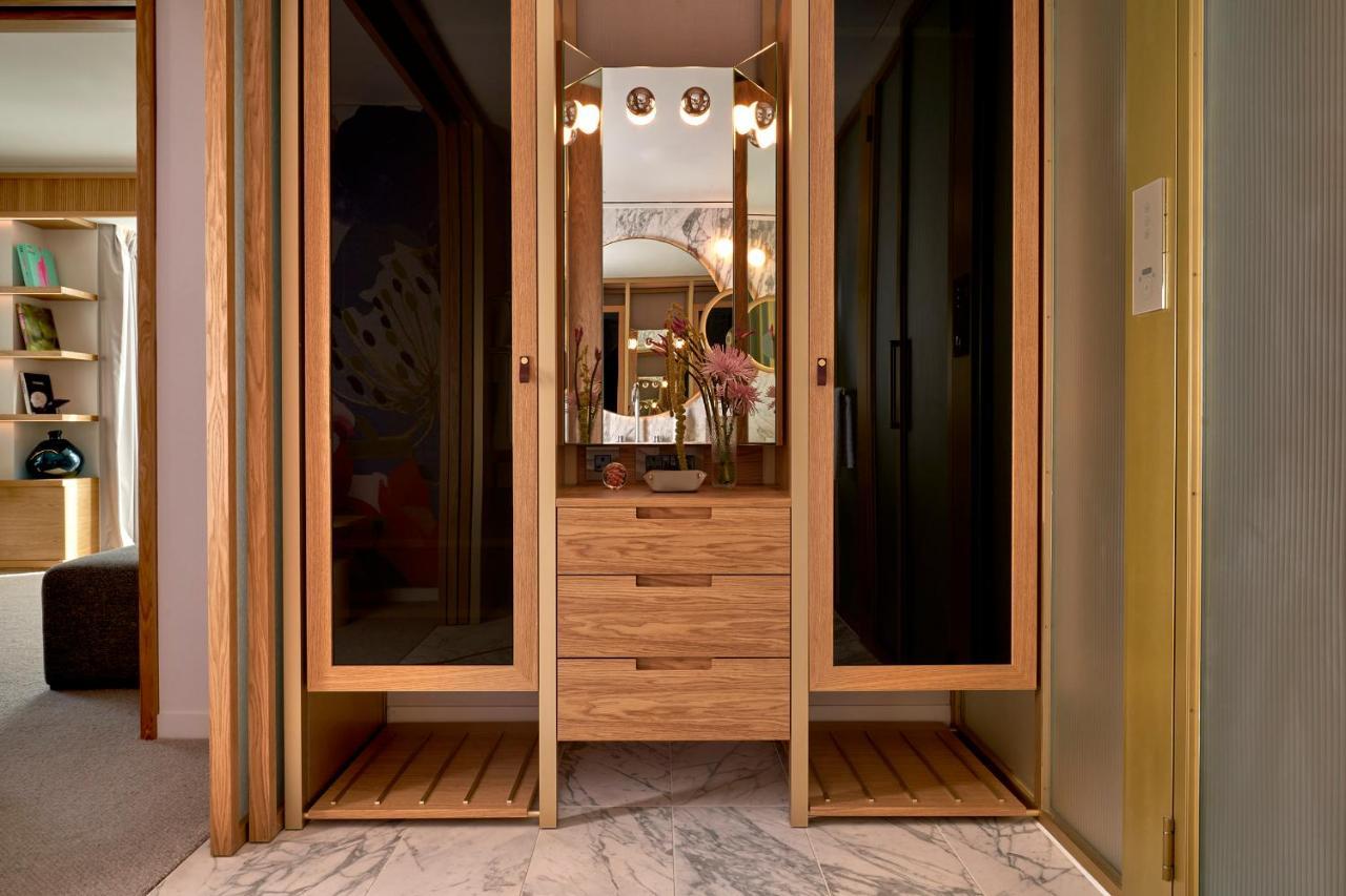 The Botree - Preferred Hotels And Resorts Londra Exterior foto A walk-in wardrobe