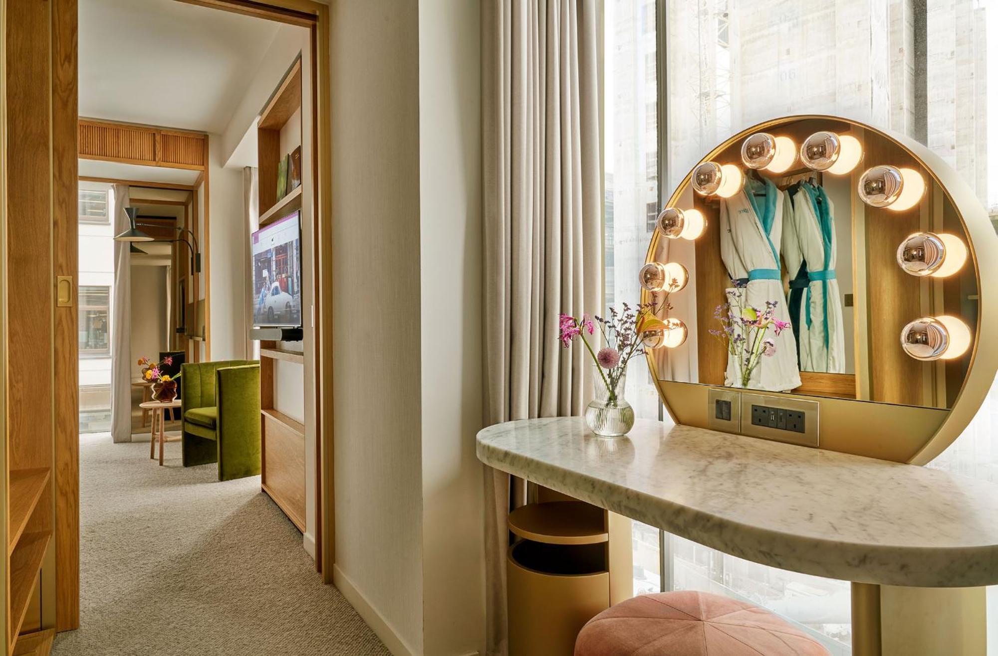 The Botree - Preferred Hotels And Resorts Londra Exterior foto A suite at The Standard London