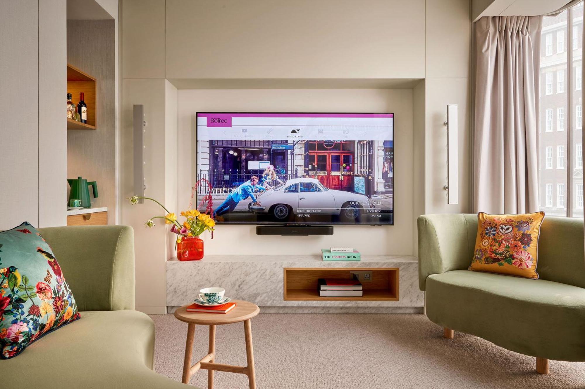The Botree - Preferred Hotels And Resorts Londra Exterior foto A television in a hotel room
