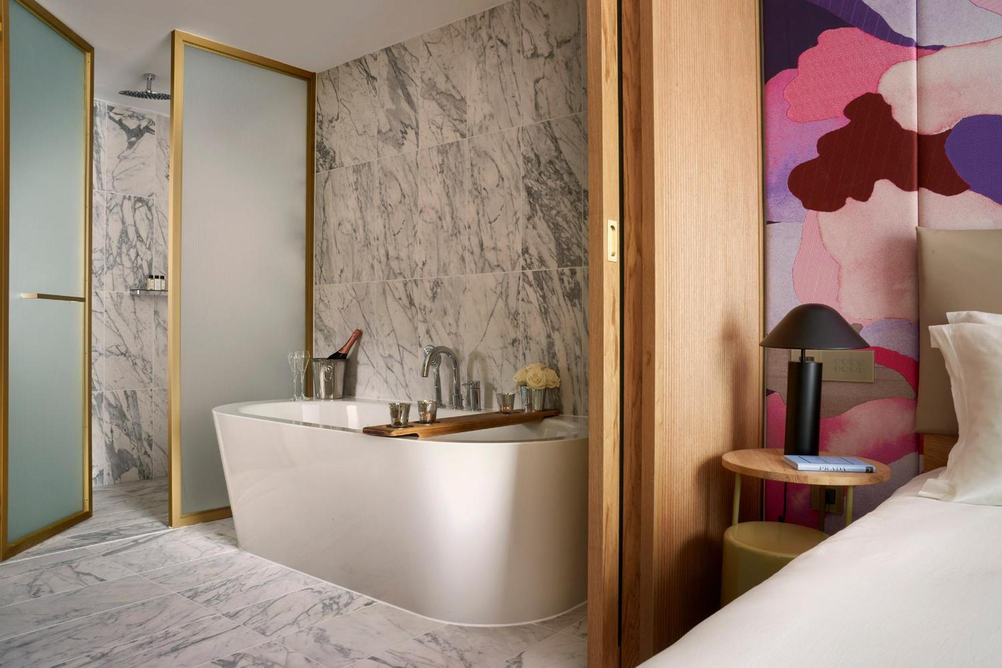The Botree - Preferred Hotels And Resorts Londra Exterior foto A bathroom at The Standard East Village